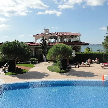 Private Apartment *