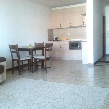 Private Apartment *